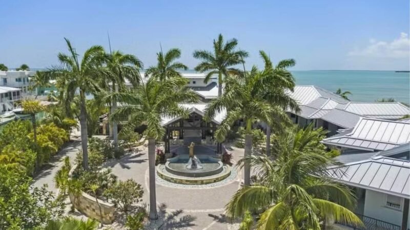 Atriz aclamada vive em mansao em frente ao mar de