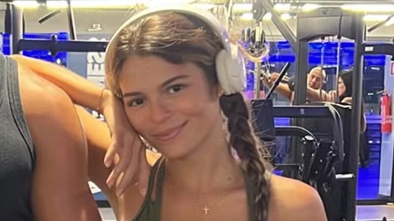 Irma de Bruna Marquezine surge em clique raro ao lado