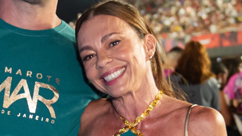 Aos 57 anos Carla Marins faz rara aparicao com o