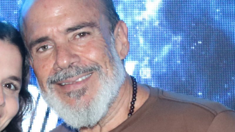 Aos 64 anos ator de Tres Gracas faz rara aparicao