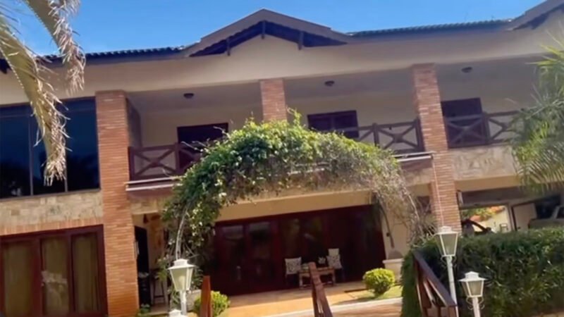 Aos 88 anos apresentador e proprietario de mansao no interior