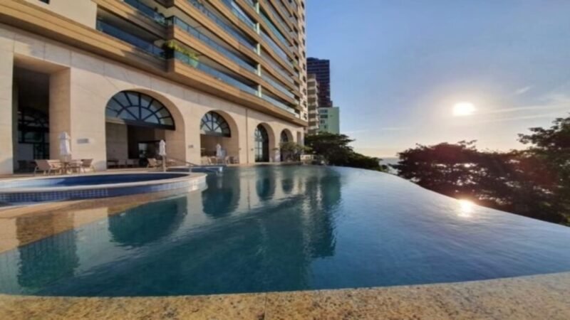 Apartamento mais luxuoso da Bahia tem piscina de borda infinita