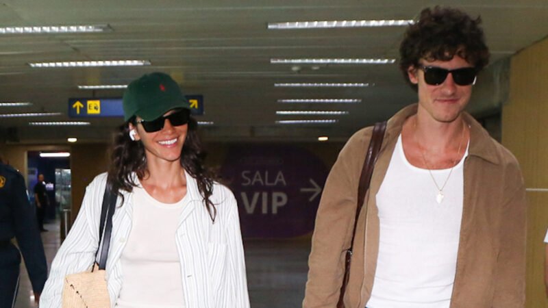 Bruna Marquezine e Shawn Mendes reaparecem juntos em aeroporto no