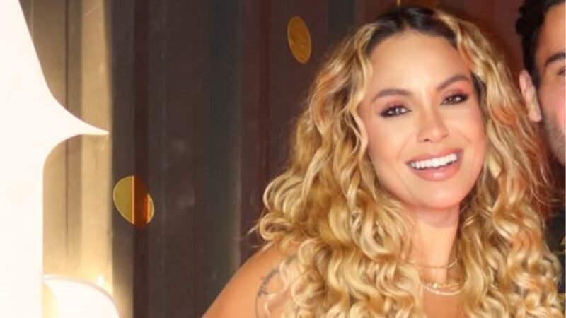 Fora do BBB Sarah Andrade curte Carnaval com o namorado