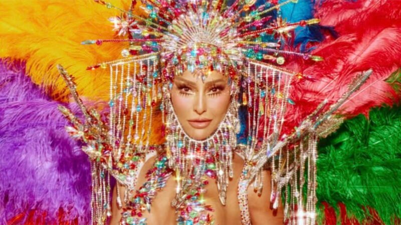 Sabrina Sato usa fantasia de Aquarela para brilhar como rainha