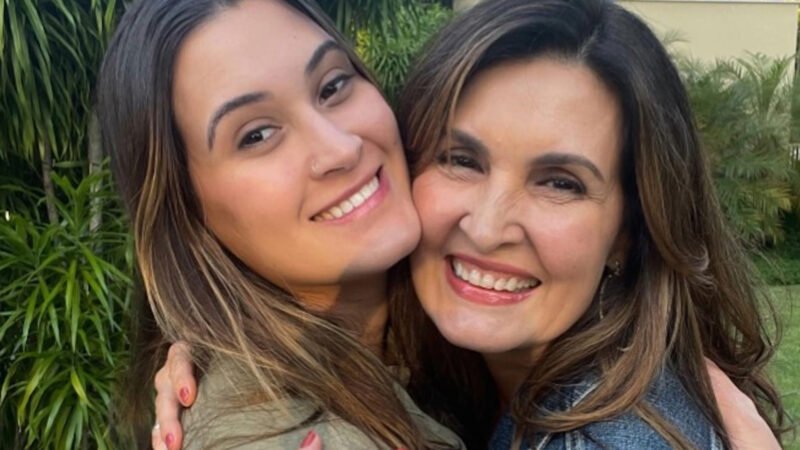 Aos 28 anos filha de Fatima Bernardes surge em foto