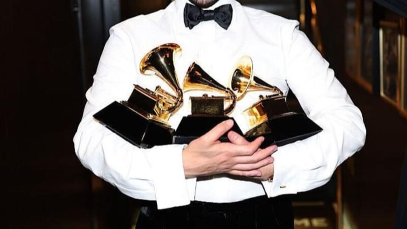 Aos 32 anos cantor premiado e eleito um dos mais