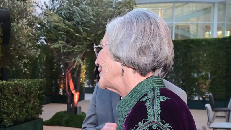 Aos 76 anos mulher mais rica do mundo cria faculdade
