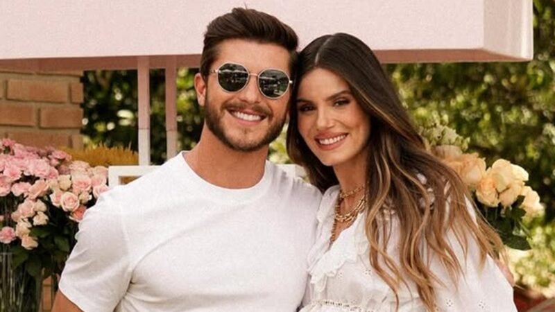 Detalhe rouba a cena em fotos de Camila Queiroz com