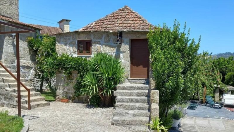 Mae de ex BBB tem casa de campo rustica e aconchegante