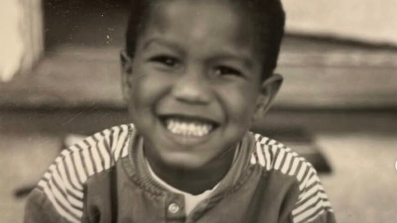 Quem e essa crianca da foto Ele viveu momento historico