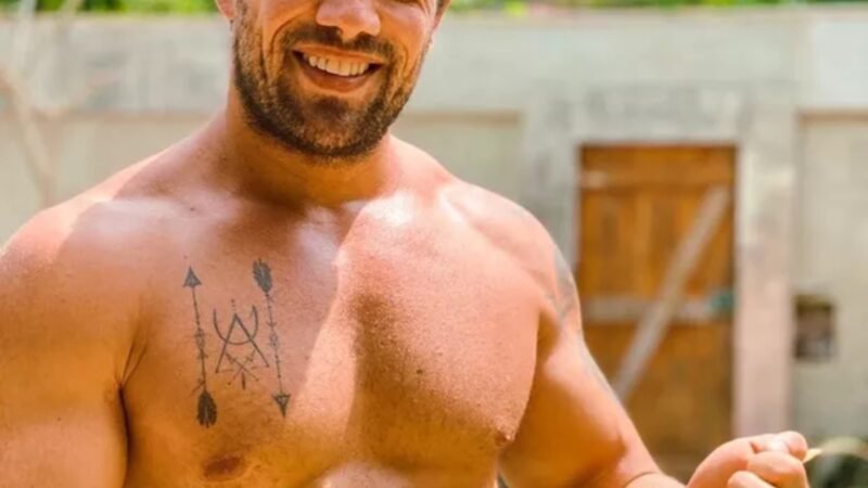 Aos 40 anos ator de novelas da Globo reaparece irreconhecivel