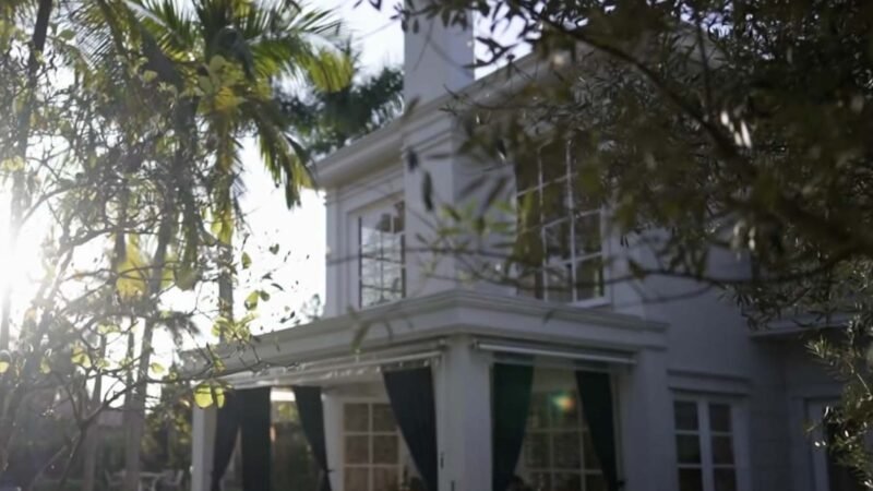 Aos 53 anos apresentadora da Globo vive em mansao de