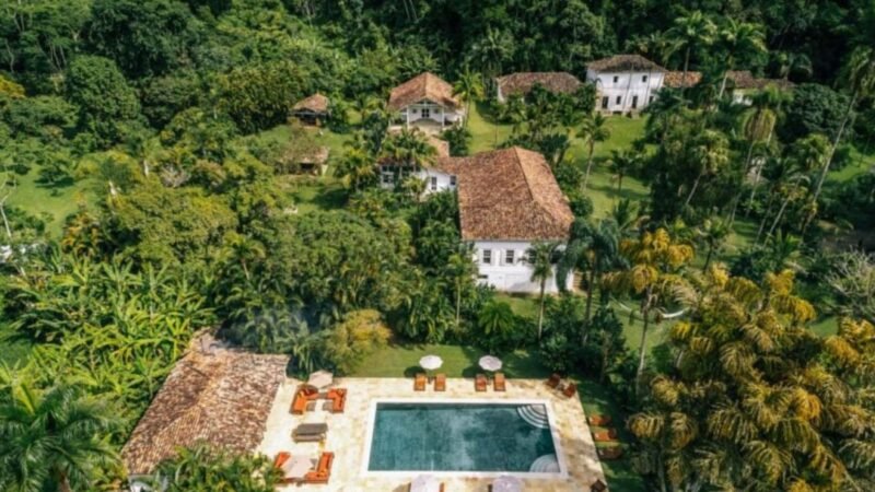 Aos 61 anos cantor transforma fazenda no Brasil em refugio