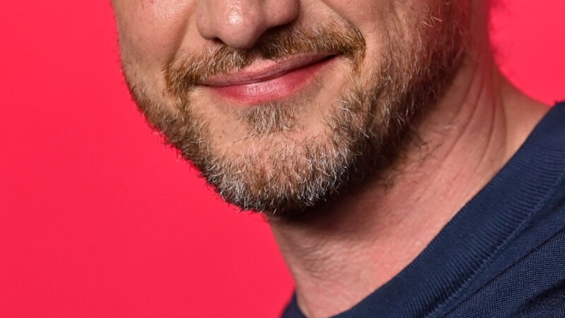 Ator de 46 anos revela que teve filho em segredo