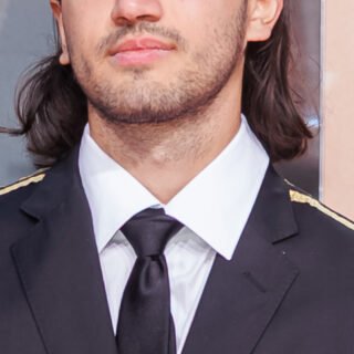 Filho cacula de Michael Jackson surge enorme em rara aparicao