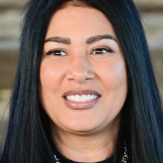 Simaria aposta em minissaia para evento musical no interior de